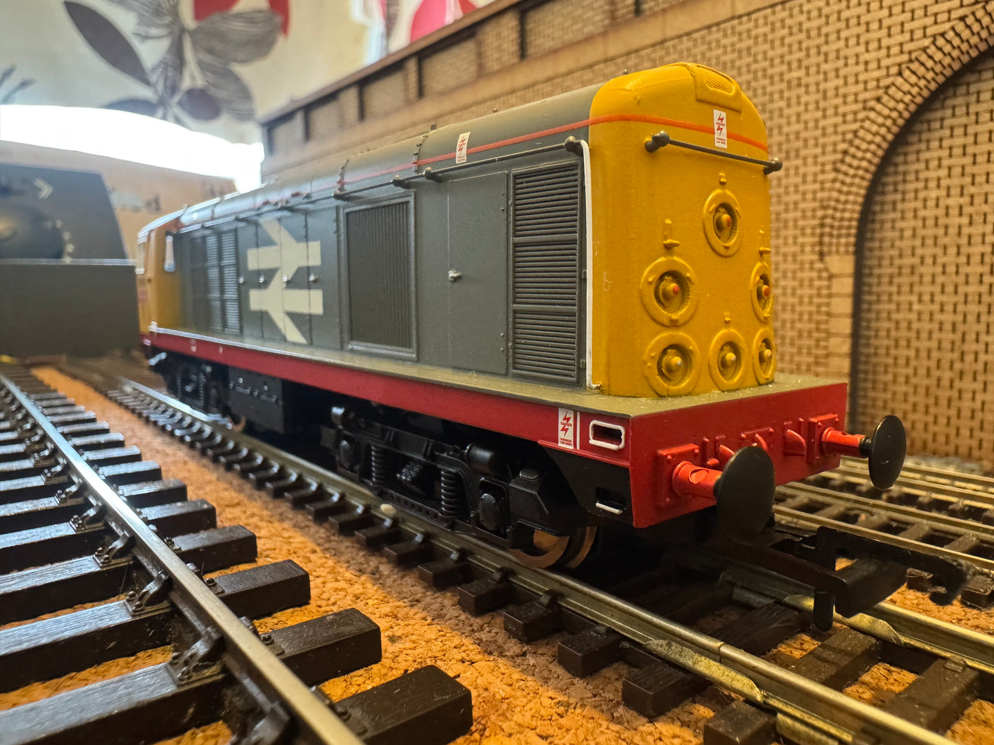 Hornby R2760 (OO) British Railways Class 20, No.20118 in British Rail Railfreight Grey and Yellow. DCC fitted 