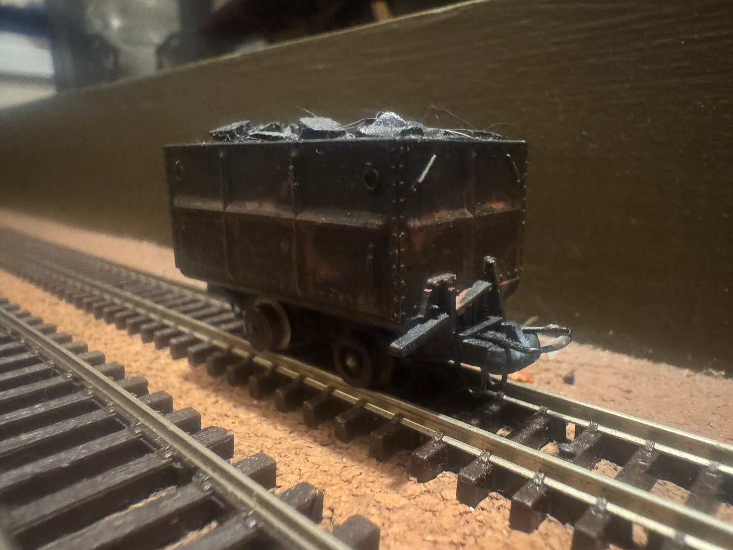 Roco RC34499 (HOe) Side Tipping Wagon No.00 Weathered and with load.