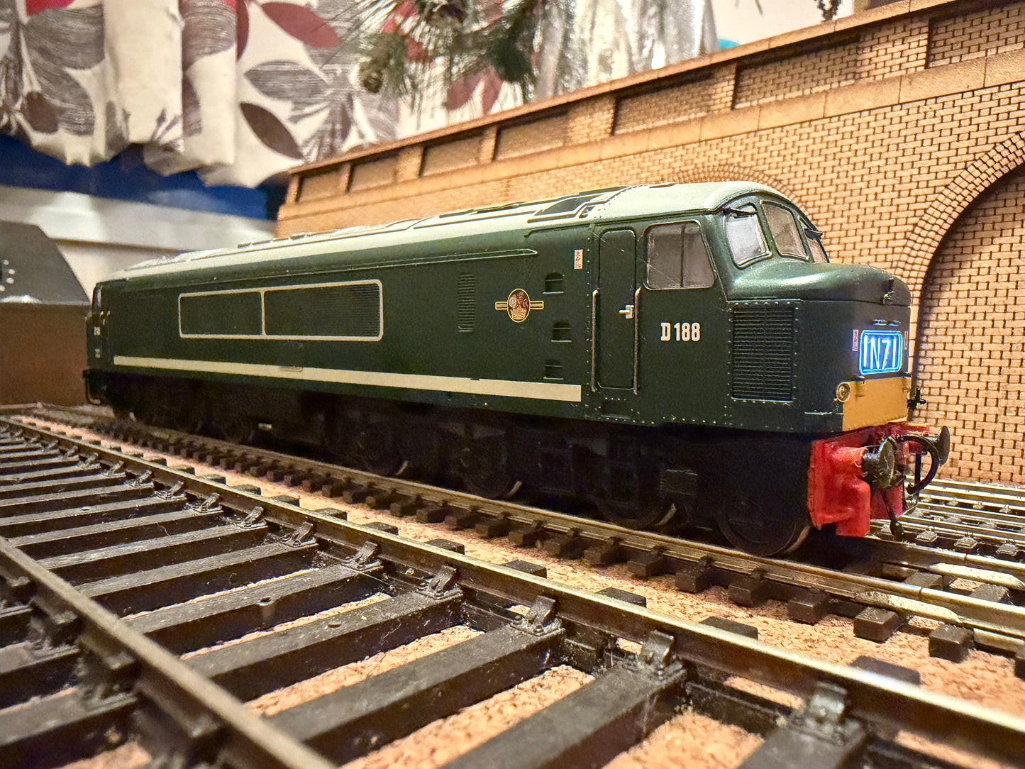 Bachmann 32-702DC (OO) British Railways, Sulzer / Brush Type 4 [Class 46] ‘Peak’ D188 in BR Green with small yellow ends. DCC Fitted 
