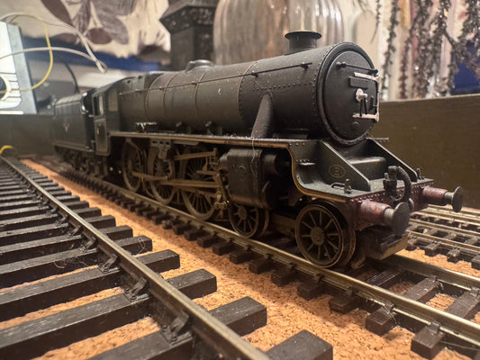 Hornby R2995XS (OO) EX LMS Class 5MT ‘Black Five’ (No Number) in Weathered BR Black. DCC Sound Fitted 