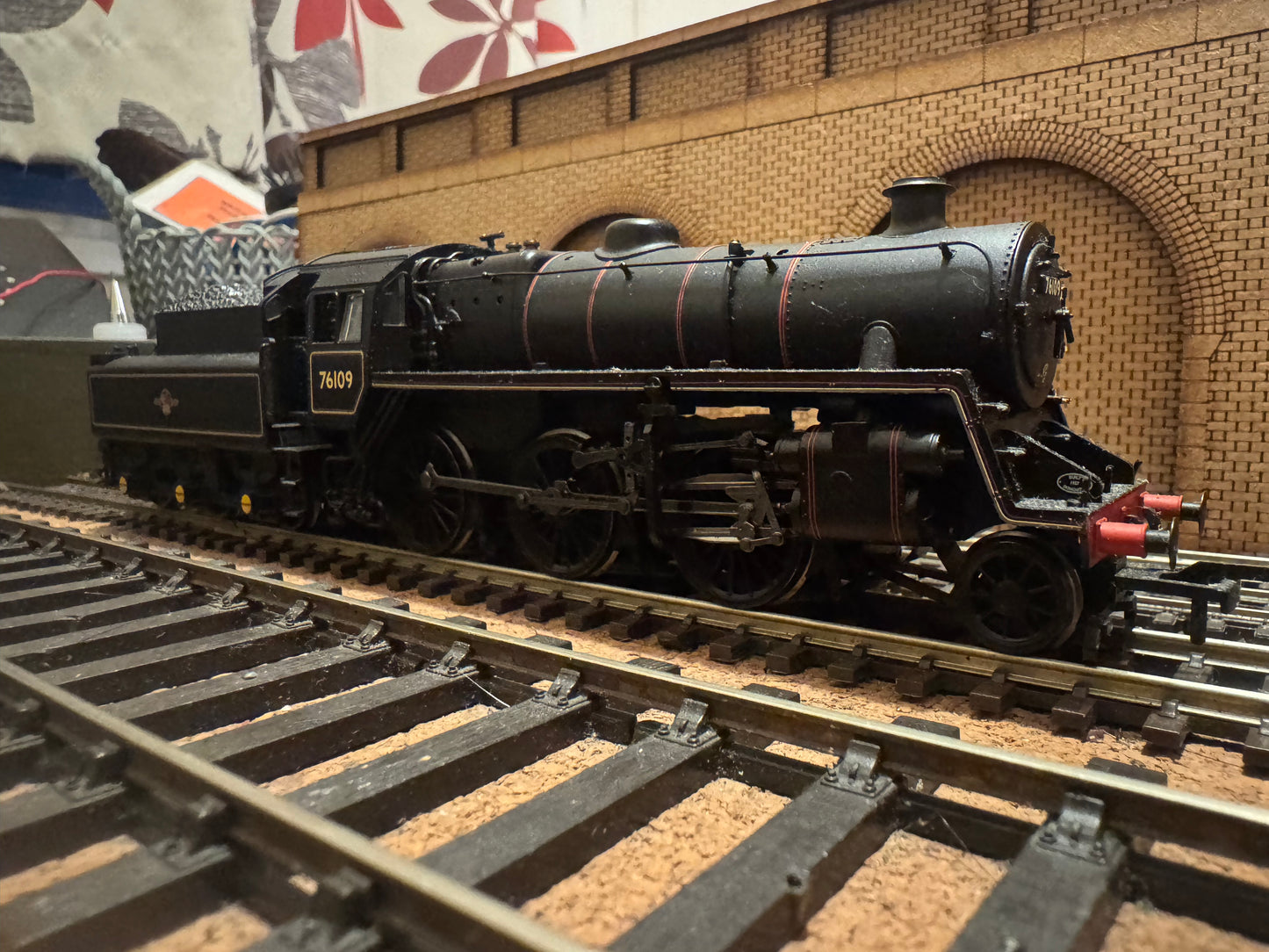 Bachmann 32-955 (OO) British Railways, Standard 4MT 2-6-0 No.76109 in Lined British Railways Black. (Shed Code 62A, Thornton Depot) DCC Ready 