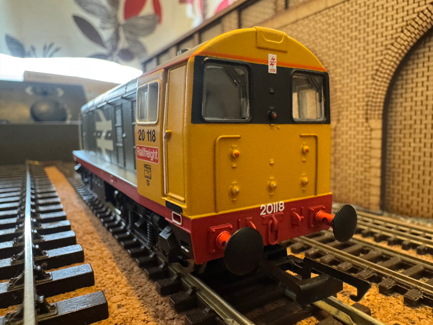 Hornby R2760 (OO) British Railways Class 20, No.20118 in British Rail Railfreight Grey and Yellow. DCC fitted 