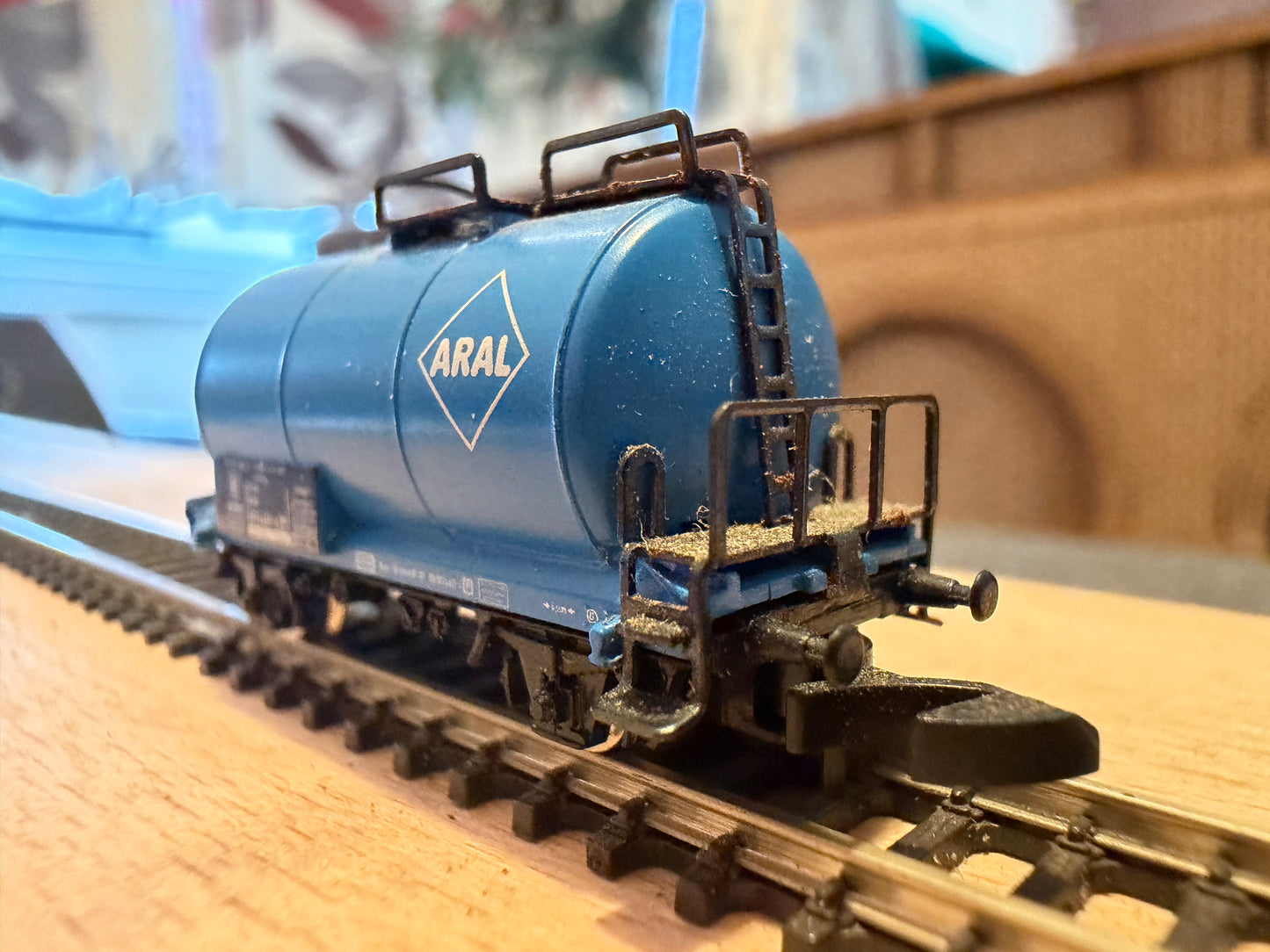 Marklin 8613 (Z) Deutscher bahn, Aral Tank Wagon No.072 6 412-0 