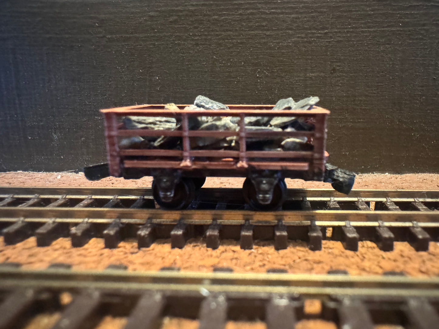 Manufacturer Unknown (OO9) Slate Wagon with uncut slate load, and magnetic couplings. 