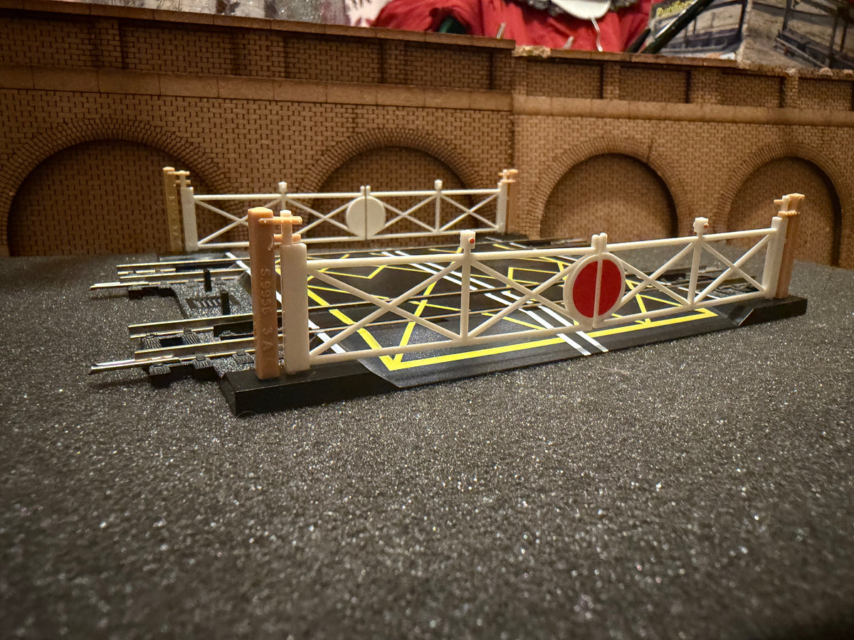 Hornby R636 (OO) Hornby R636 (OO) Double Track Level Crossing with Manual Gates 
