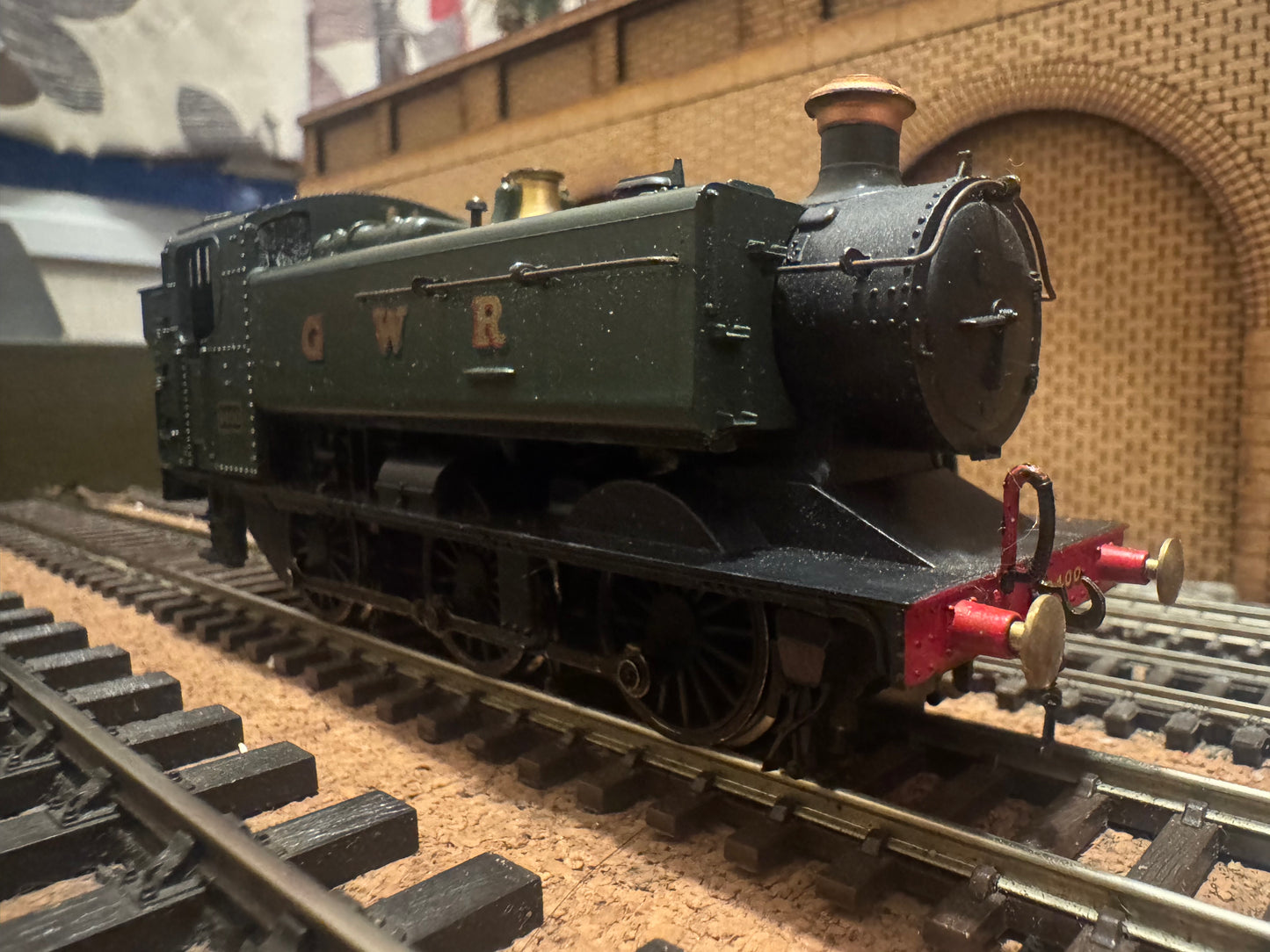 Lima / Mainline (OO) Great Western Railway ‘Hawksworth’ 94xx No.9400 in GWR Unlined Green. 