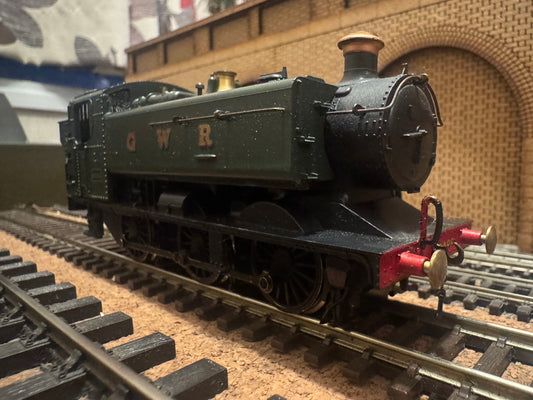 Lima / Mainline (OO) Great Western Railway ‘Hawksworth’ 94xx No.9400 in GWR Unlined Green. 