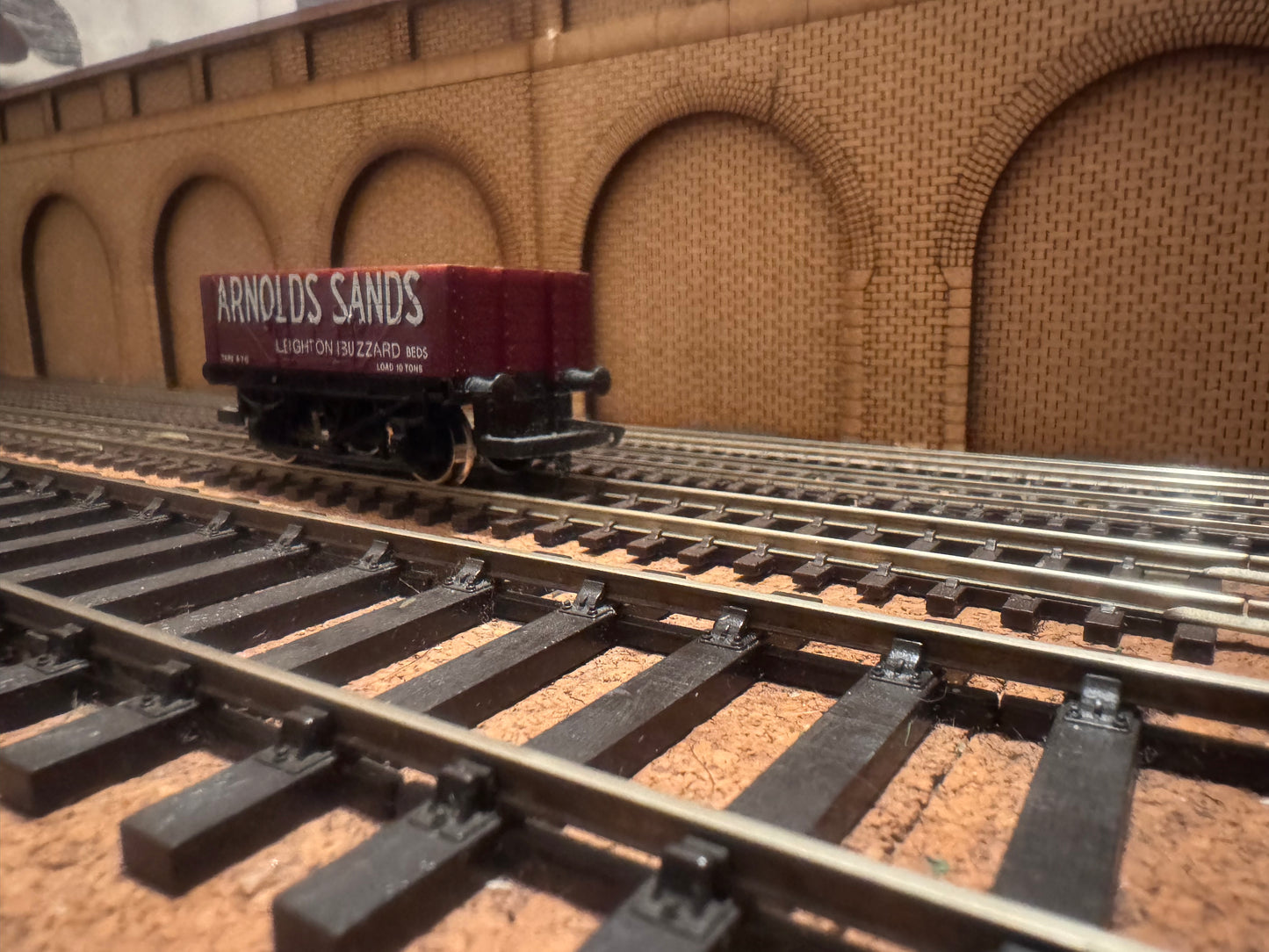 Hornby R.717 (OO) Arnolds Sands of Leighton Buzzard Five Plank Wagon.