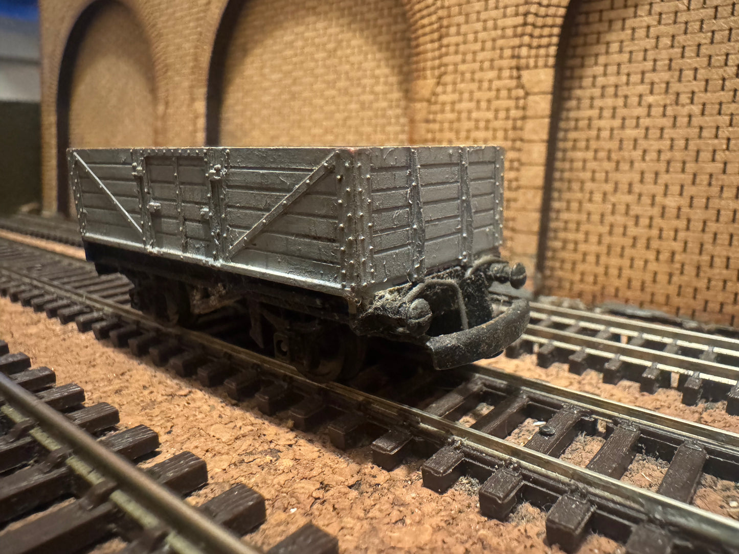 Tri-ang T176 (TT) X2 British Railways 12T Six plank wagons