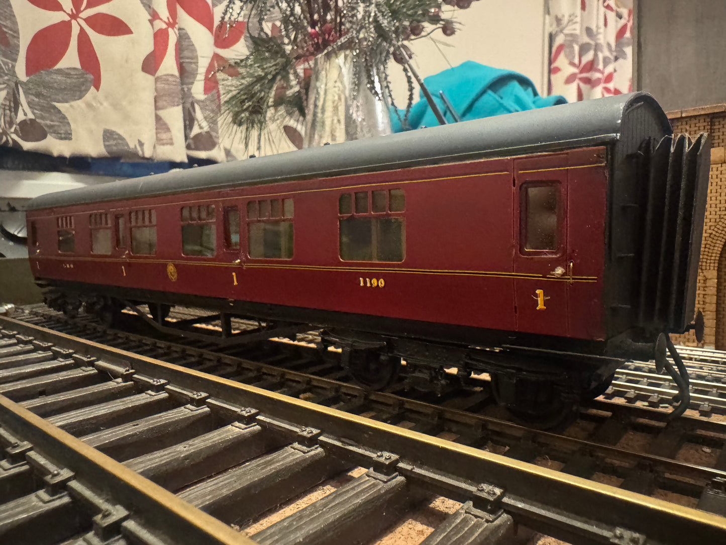 Exley (O Gauge) London Midland & Scottish ‘Stanier’ 57ft Corridor First No.1190 in LMS Maroon 