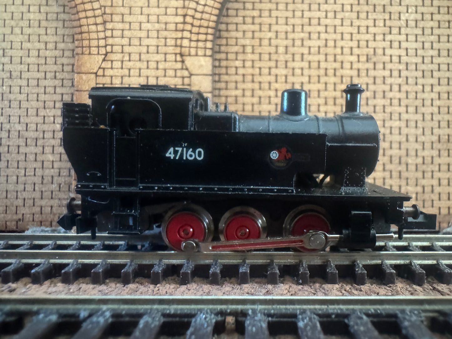 Minitrix 12052Mini (N Gauge) Ex LMS ‘Fowler’ 2F Dock Tank No.47160 in British Railways Black. 