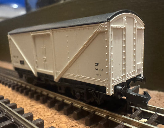 Peco NR-6B (N Gauge) British Railways, 12ton Insulated Fish Van No.E87000 in BR White.