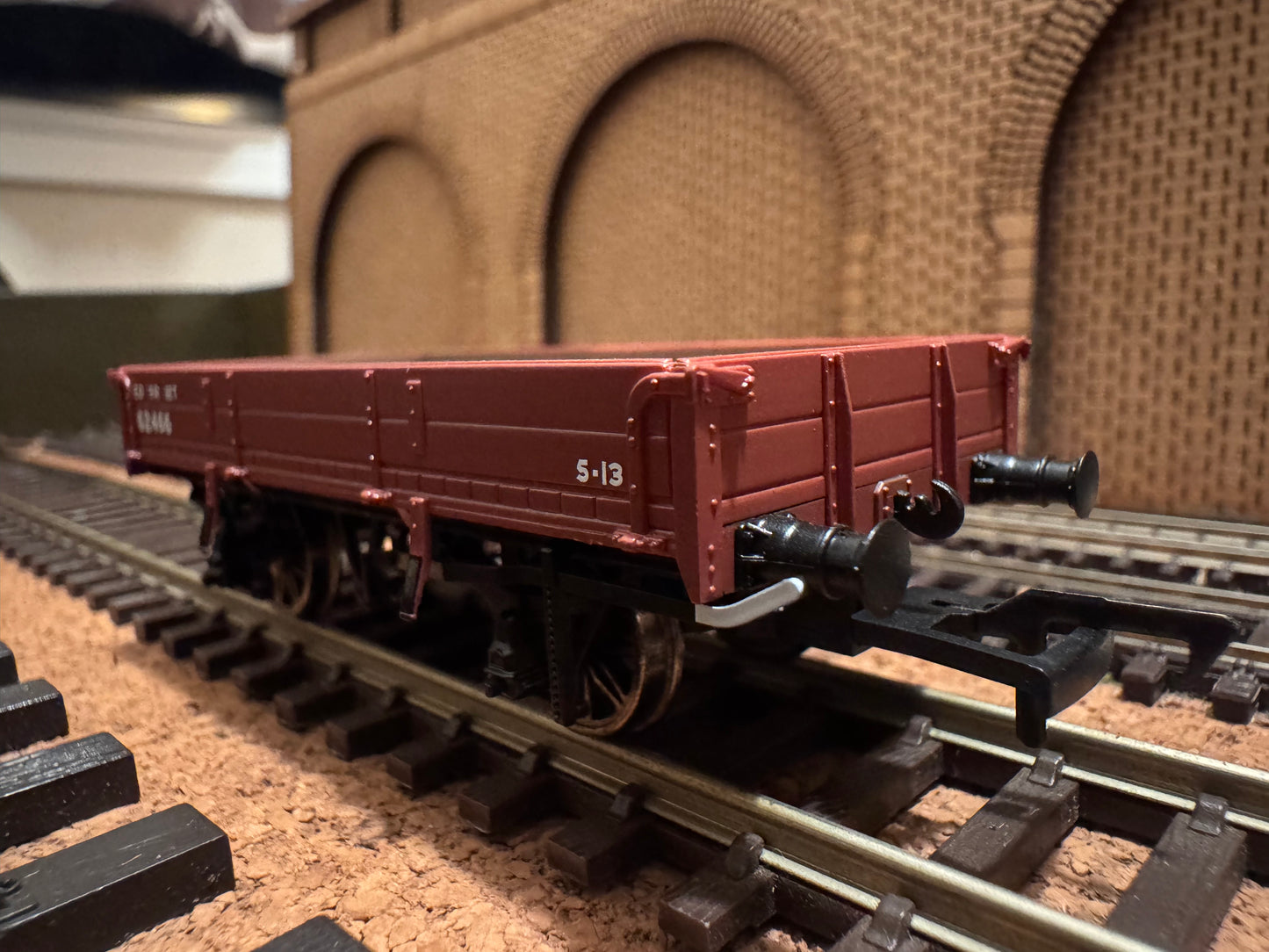 Rapido 928007 (OO) Ex SECR Two Plank Open Ballast Wagon No.62466 in Southern Railway post 1936 Red Oxide. 