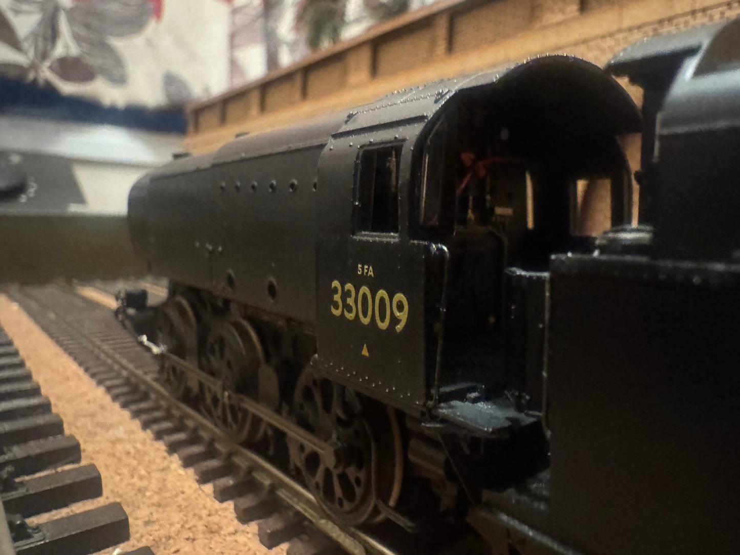 Hornby R2344 (OO) Ex SR Q1 No.33009 in Weathered British Railways Black. (Shed Code 70B, Feltham Depot. DCC fitted 