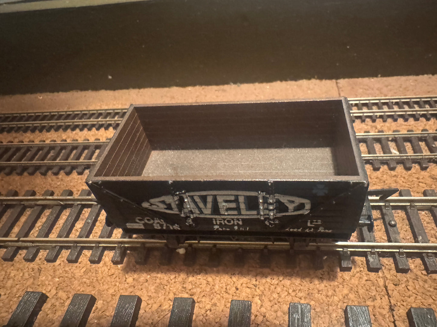 Graham Farish 12126 (OO) Stavely Iron Works,
Severn Plank Open Wagon No.8718. 