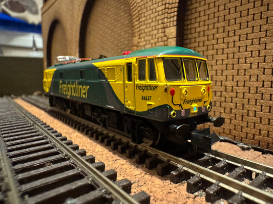 Dapol ND099Q (N Gauge) Ex BR Class 86/6 No.86637 in Freightliner Powerhaul livery. DCC Ready 