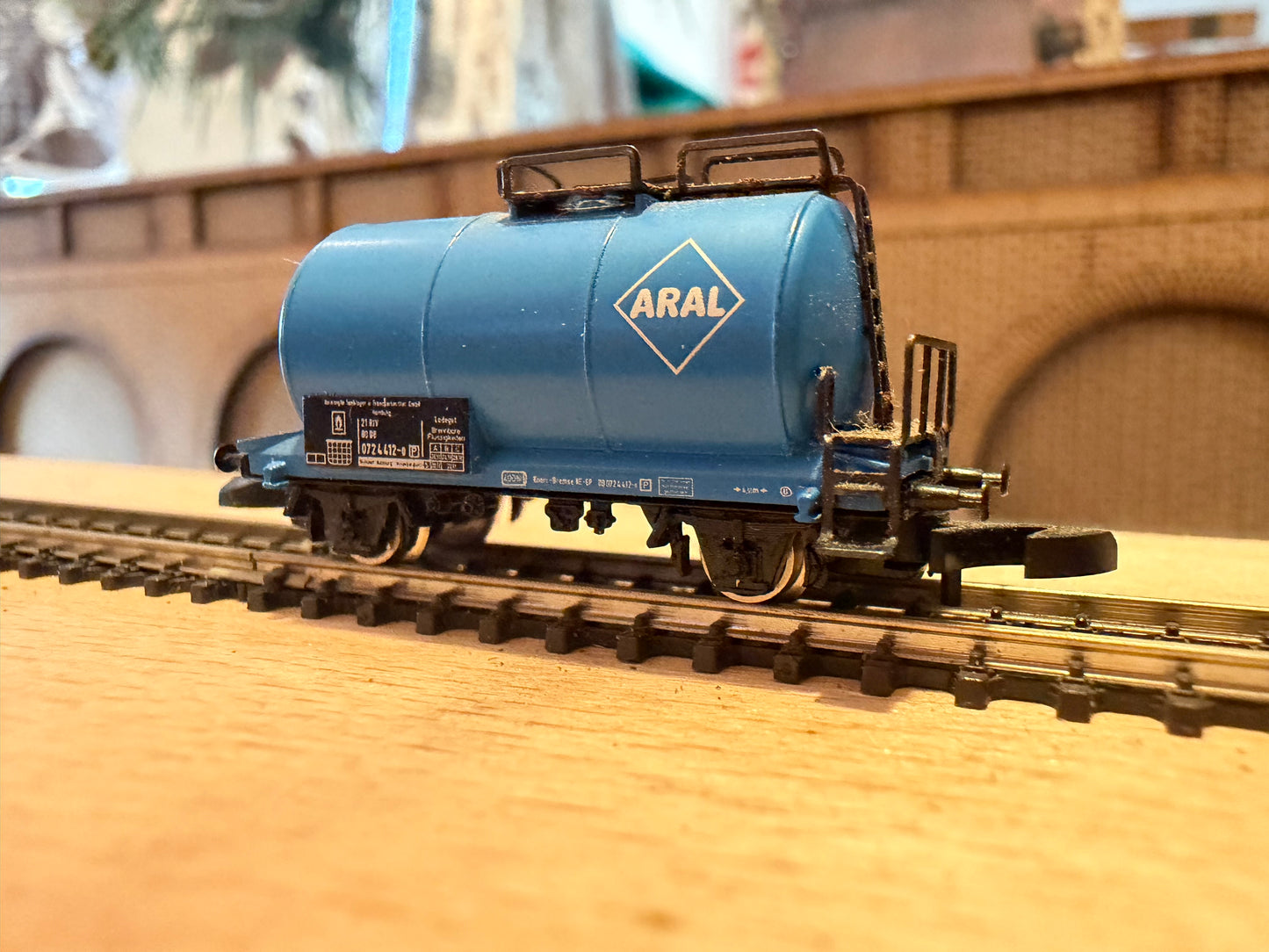 Marklin 8613 (Z) Deutscher bahn, Aral Tank Wagon No.072 6 412-0 