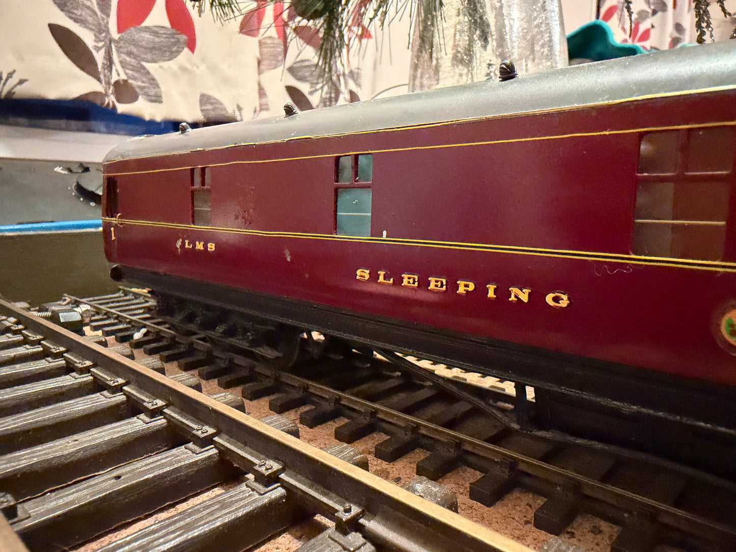 Westdale (O Gauge) London Midland Scottish Railway, 69ft Twelve Wheel Sleeping Coach No.352 in LMS Crimson 