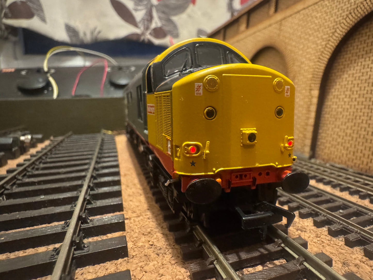 Bachmann 32-387 (OO) British Railways Class 37/5 No.37506 in British Rail, Railfreight Red Stripe Livery and Thornaby Depot Decal. DCC Ready 
