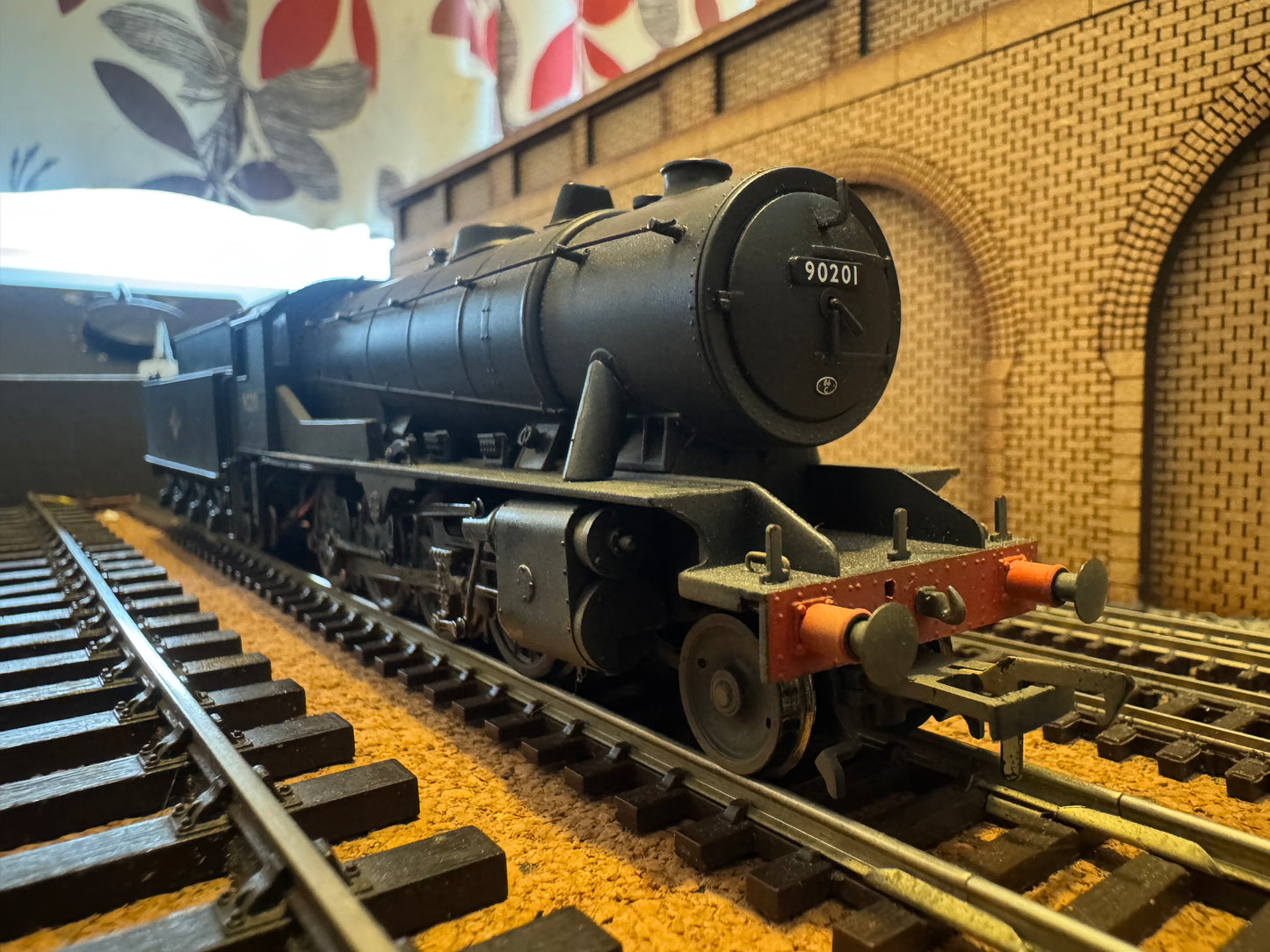 Bachmann 32-252 (OO) Ex WD, Austerity 2-8-0 No.90201 with British Railways Western Region Modifications in Weathered BR Black. (Shed Code 86C, Cardiff Canton Depot) DCC Fitted 