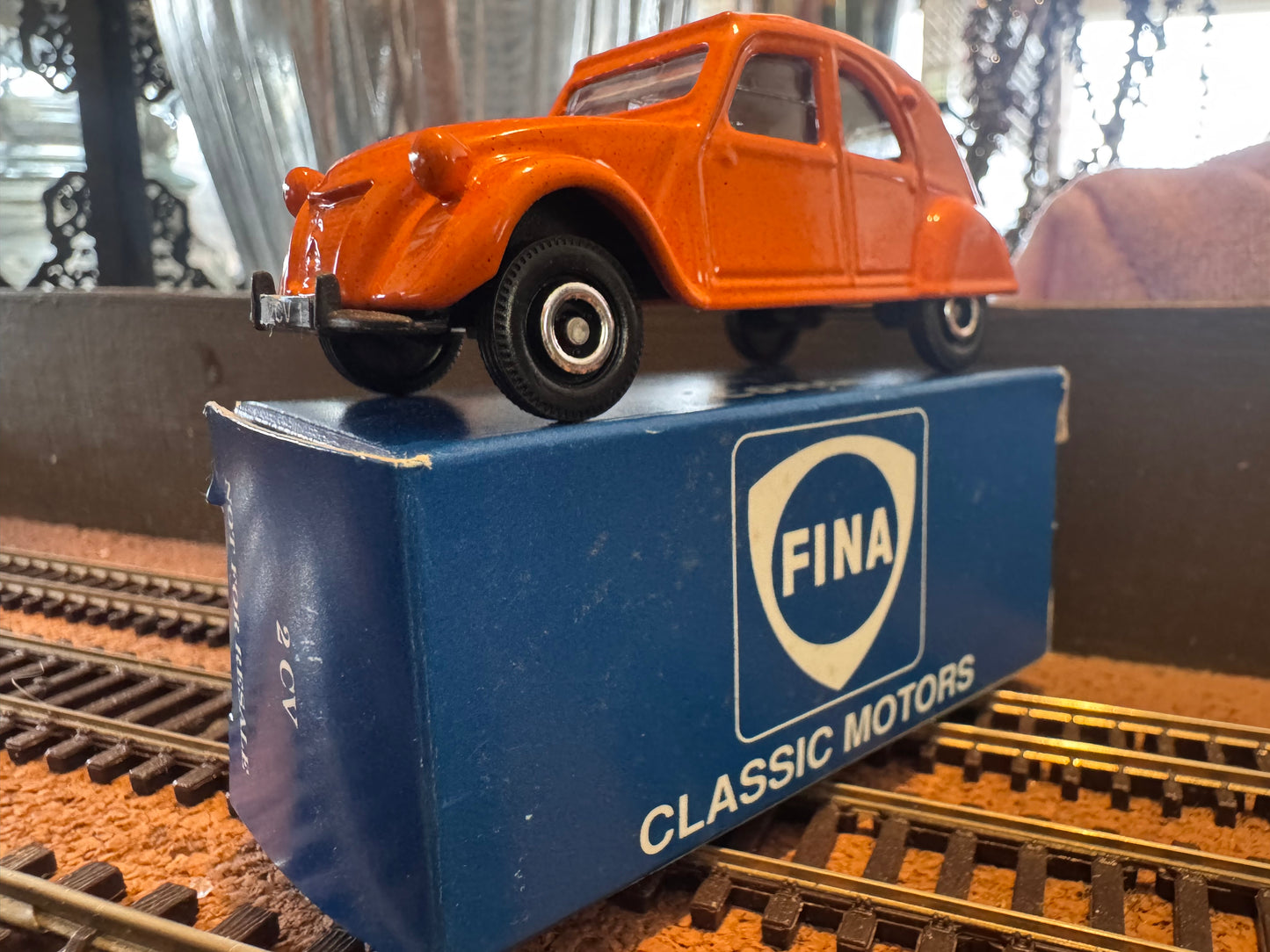 Corgi / FINA (O / 1:43) Citroen 2CV 