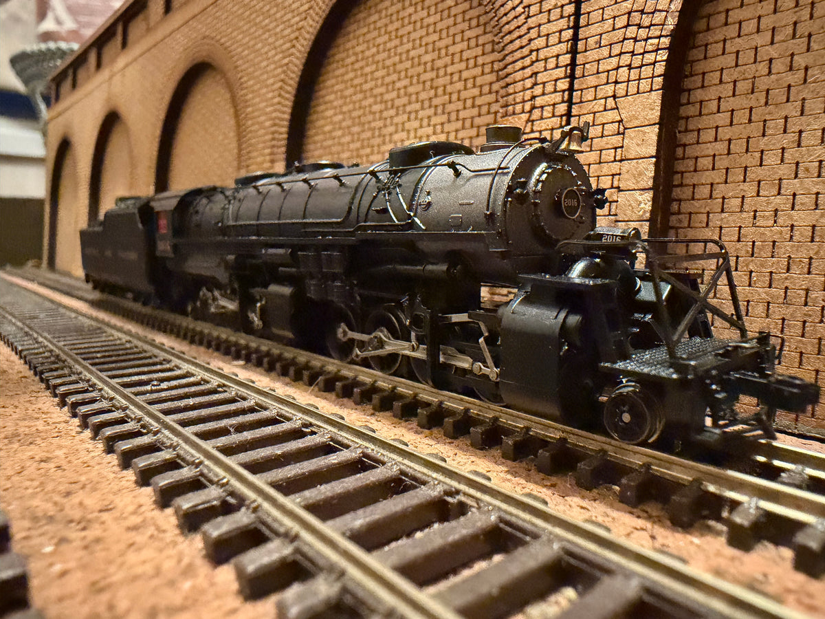 Life-Like Trains 7577 (N Scale) United States Railroad Administration 2-8-8-2 / Norfolk & Western Railroad Y2 No.2016 in N&W Black. 