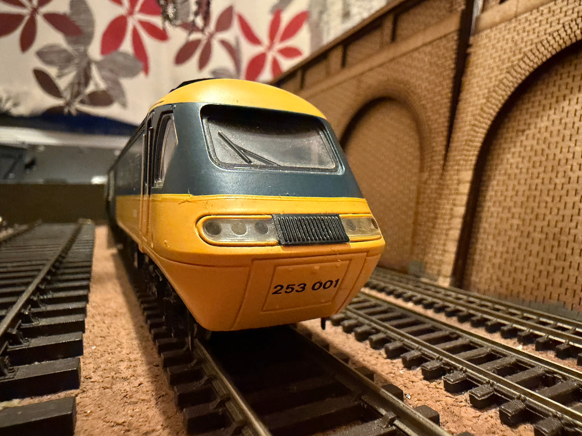 Hornby Railroad R3608 (OO) British Rail, Class 253 (Class 43) Power Cars for set No.253001. Unit Numbers W43002 & W43003 in British Rail Intercity 125 livery. DCC Ready £74