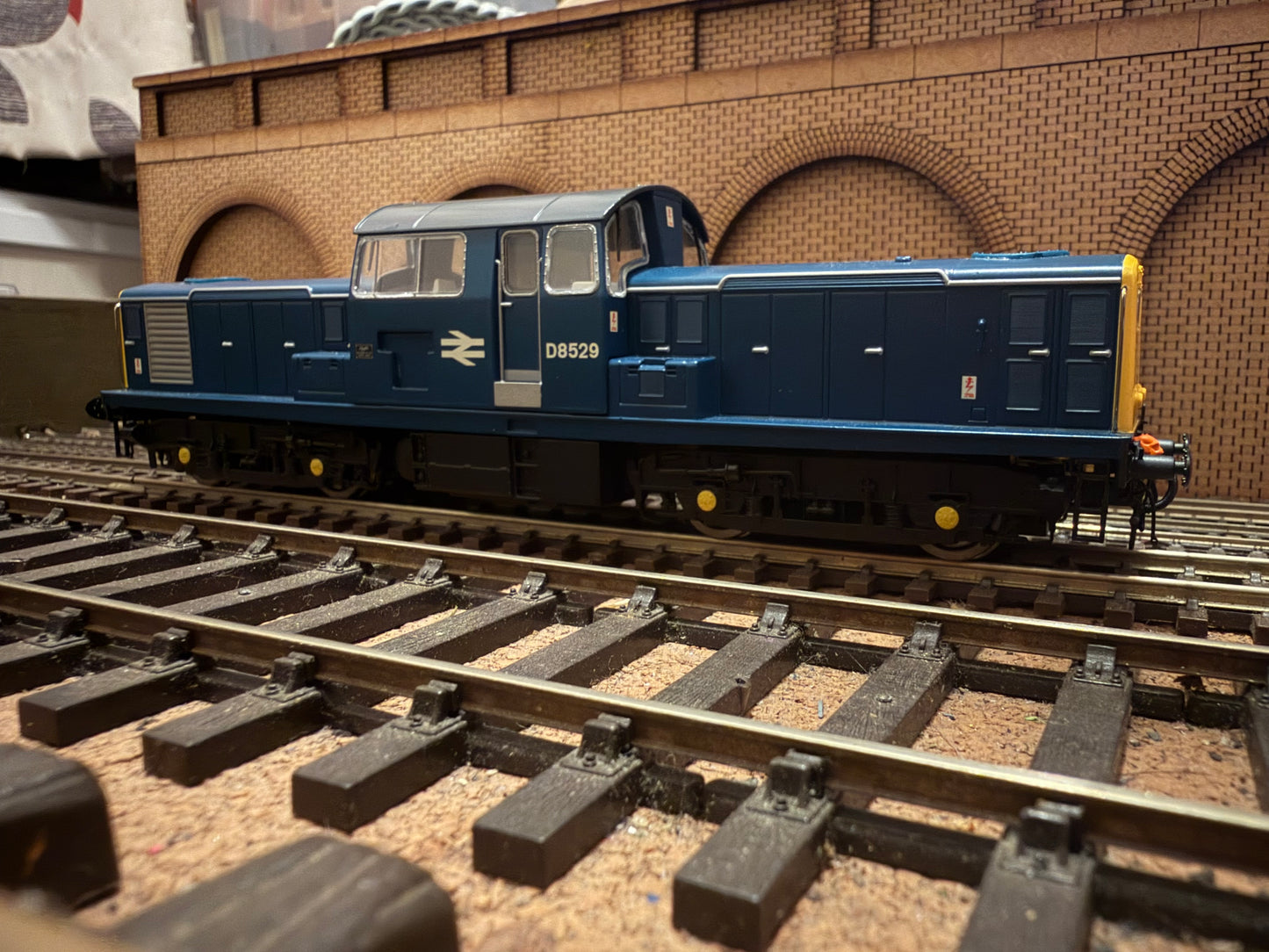 Heljan 17021 (OO) British Railways, Clayton Type 1 [Class 17] No.D8529 in British Rail Blue. DCC Ready 