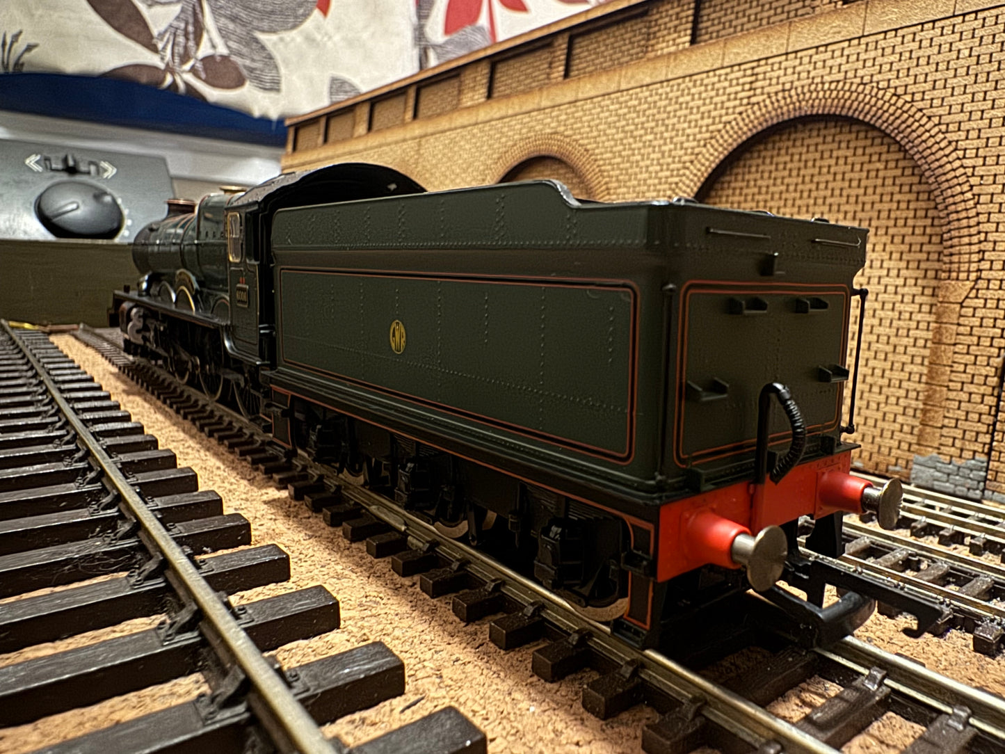 Hornby R2544 (OO) Great Western Railway 60xx ‘King Class’ No.6006 “King George I” in GWR Pre-war Shirt Button Livery. DCC Ready 