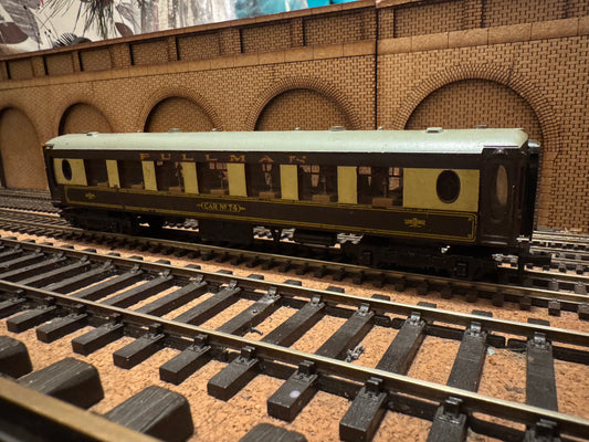 Hornby Dublo 4036 (OO) Pullman Class K, Second Class Parlour Car No.74. 