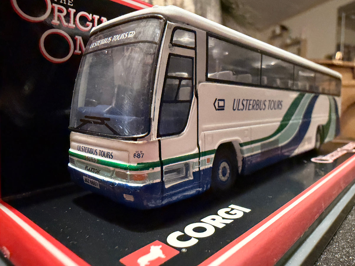 Corgi 43802 (1:76 / OO) Plaxton Volvo, Excalibur Coach, Registration JAZ 6687, in Ulsterbus Tours Livery. Limited edition No.469 of 5100 