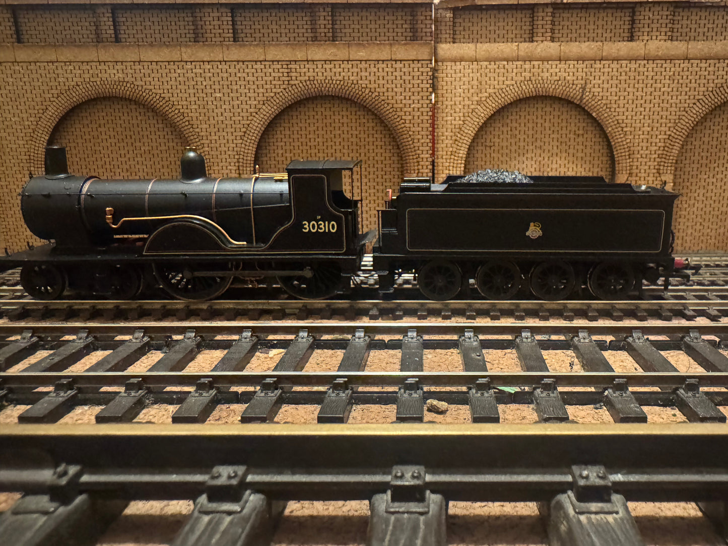 Hornby R2713 (OO) Ex LSWR / SR Drummond T9 ‘Greyhound’ No.30310 in British Railways Lined Black. (Shed Code 71B, Bournemouth Depot) DCC Ready 