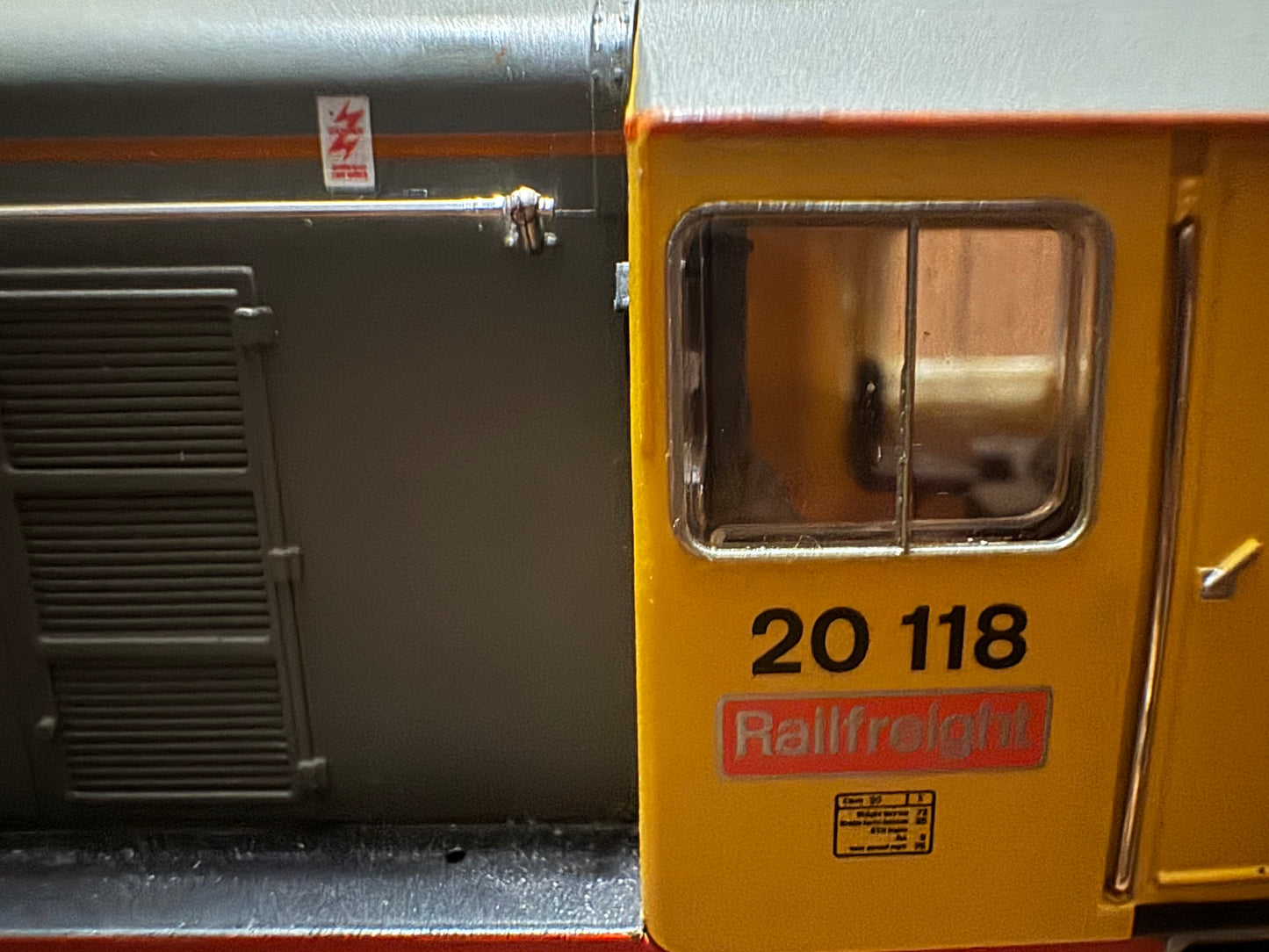 Bachmann 32-045 (OO) British Railways Class 20 No.20118 “Saltburn By The Sea” in British Rail Railfreight Red Stripe Livery. (Depot Allocation, Thornaby Depot) DCC Fitted 
