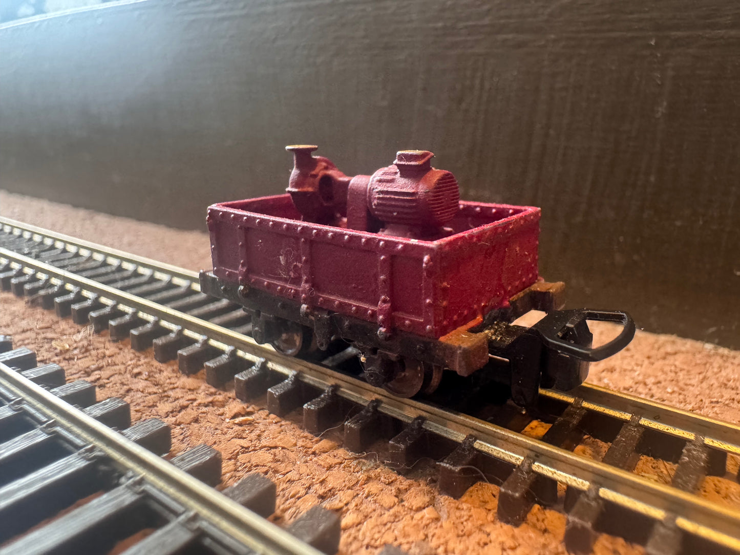 Manufacturer Unknown (OO9) Small Steel body wagon, with pump.