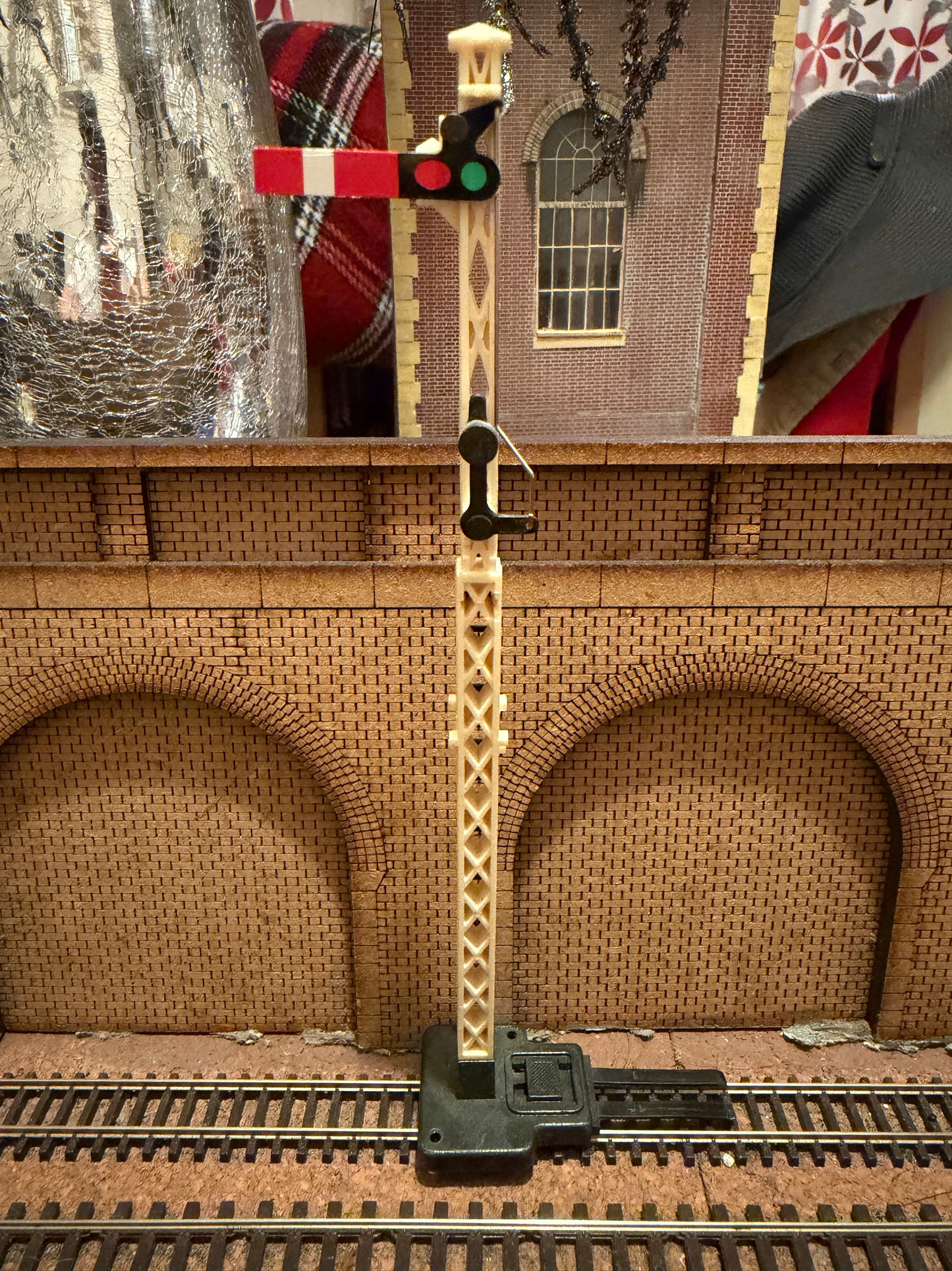 Hornby (OO) Tall Lattice Frame Upper Quadrant Semaphore Stop Signal