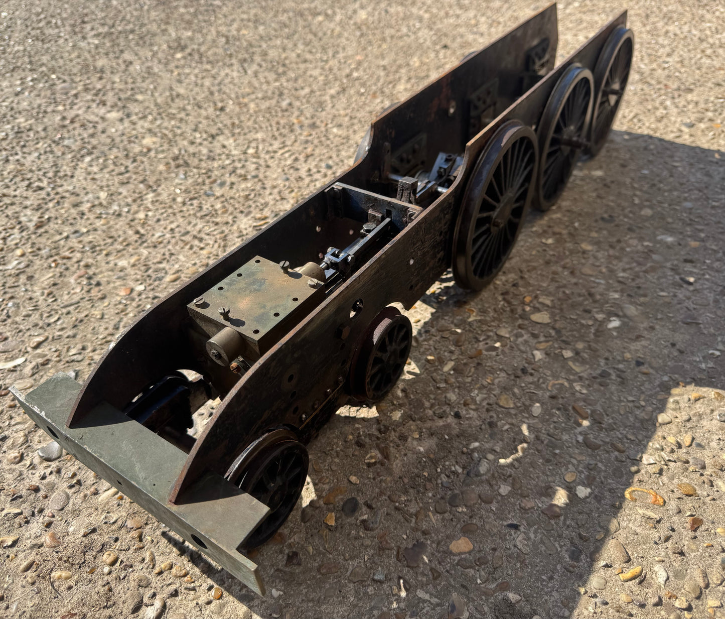 LBSC (3.5 inch) Hielan Lassie / LNER Thompson A2/3. Frames, Axle boxes, Wheels and Central Cylinder. 