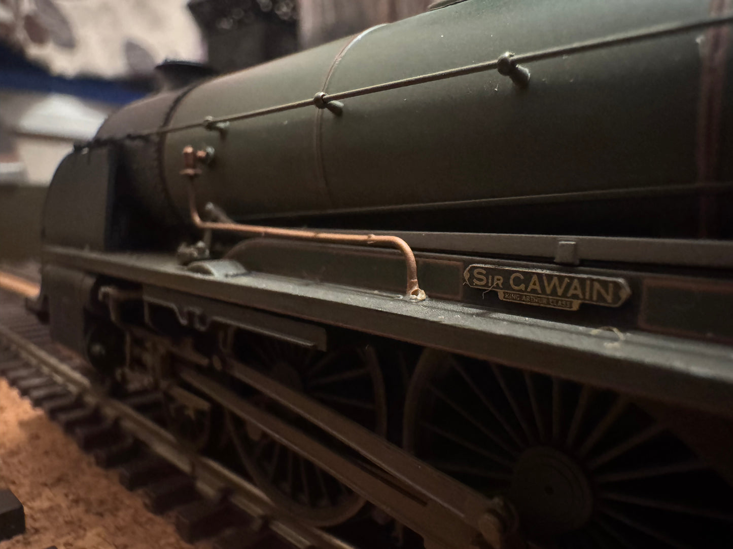Hornby R2581 (OO) Ex SR, N15 ‘King Arthur’ No.30764 “Sir Gawain” in Weathered British Railways Lined Passenger Green. DCC Ready. (Shed Code 73A, Stewart’s Lane Depot). 