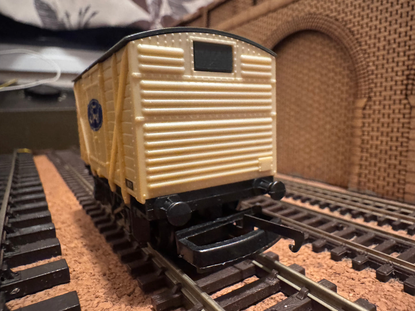 Lima (OO) Ex British Railways Vent Van. No.B16771 in Ford Motor Company Livery