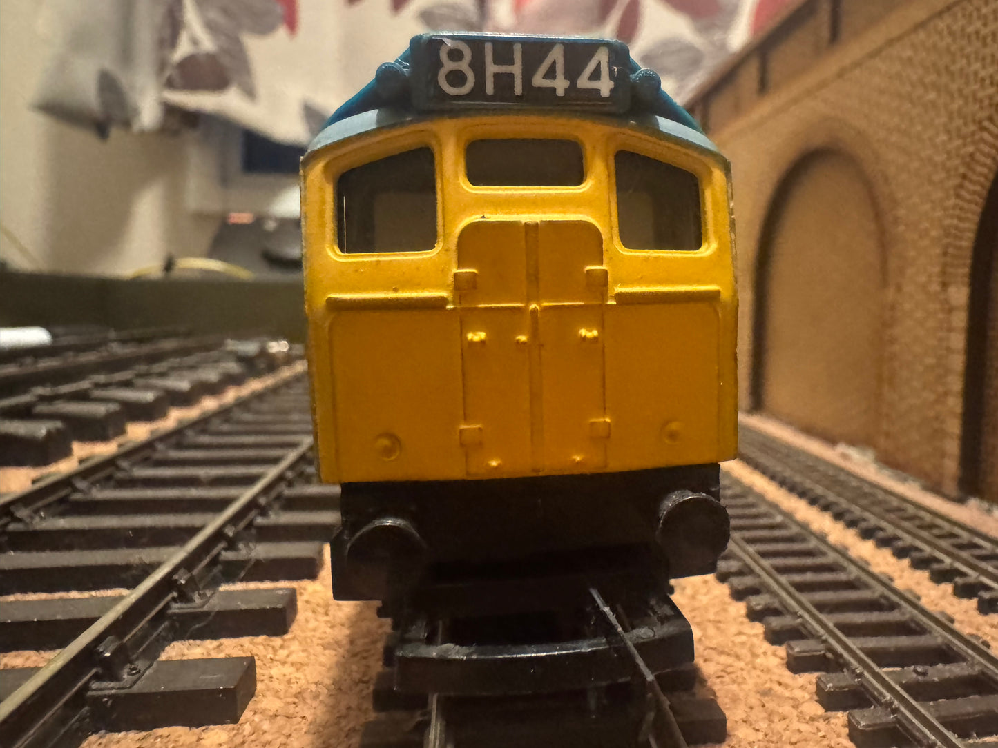 Hornby R068 (OO) British Railways Class 25/2 No.25247 in British Rail Blue. DCC Fitted