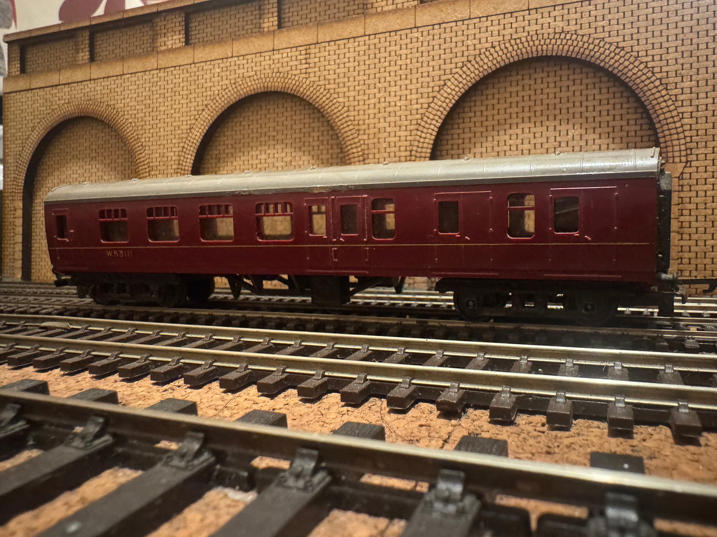 Tri-ang T86 (TT) British Railways MK1 Brake 3rd No.W53111 in British Railways Maroon. 