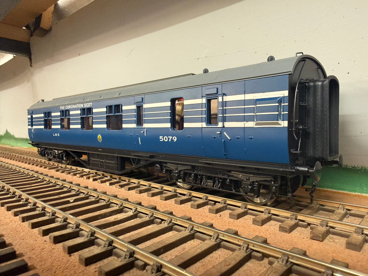 MTH 22-60058 (O Gauge) London Midland & Scottish Railway, ‘Stanier’ Corridor Brake First No.5079 in LMS Coronation Scot Livery 