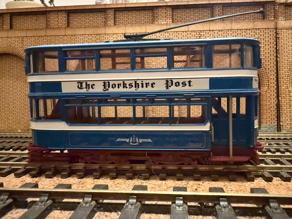EFE E14301 (OO / 1:76) Horsefield Tram No.161 in Leeds City Transport Livery 