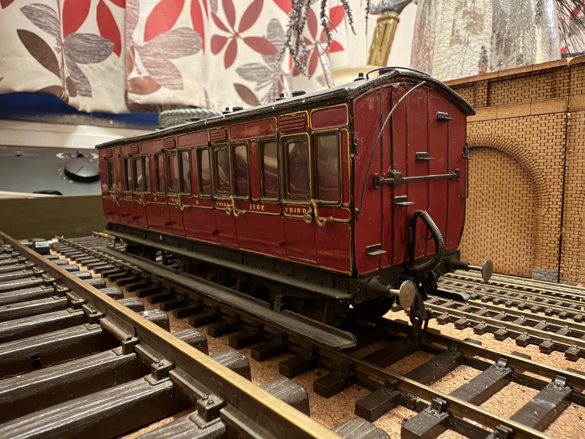 Manufacturer Unknown (O Gauge) Midland Railway, Six Wheel Brake Third No.1162 in MR Crimson 