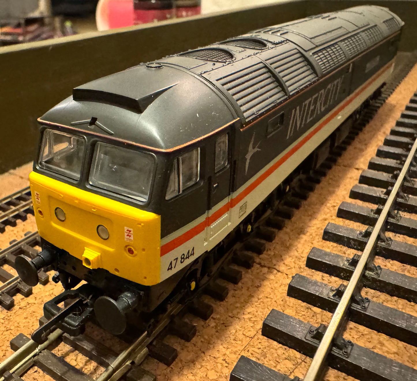 Vitrains (OO) British Railways Class 47, No.47844 “Derby & Derbyshire Chamber of Commerce & Industry” in BR Intercity Swallow Livery. DCC Ready