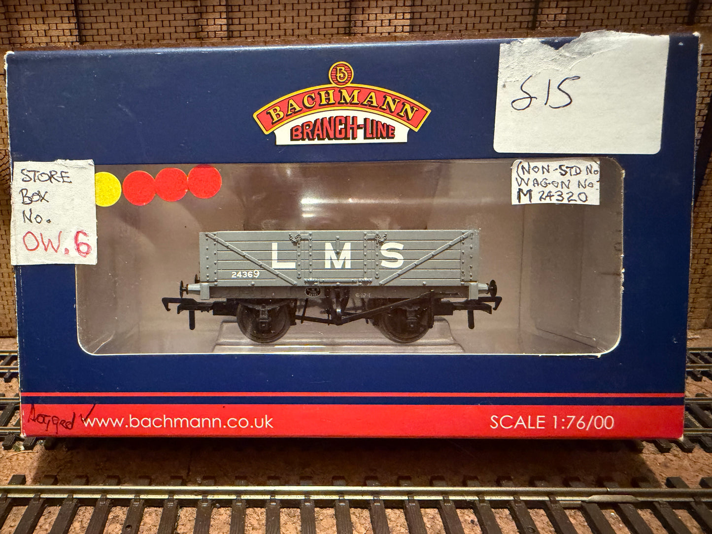 Bachmann 37-070 (OO) London Midland & Scottish Railway, Five Plank Wagon No.24369 in LMS Grey. 