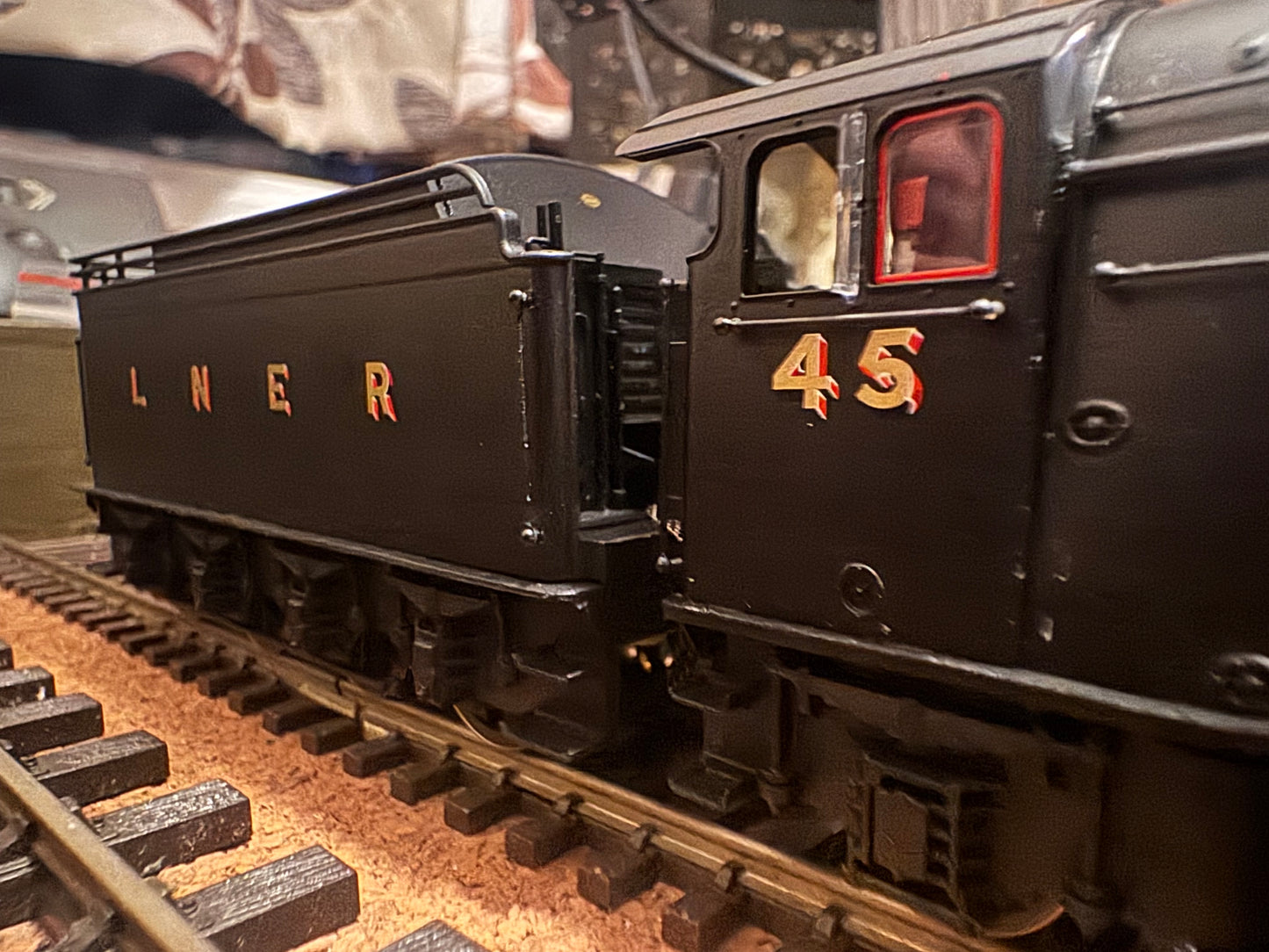 Hornby R30087 (OO) London North Eastern Railway A3 No.45 “Lemberg” in Post War LNER unlined black with Great Northern Railway Tender DCC Ready.