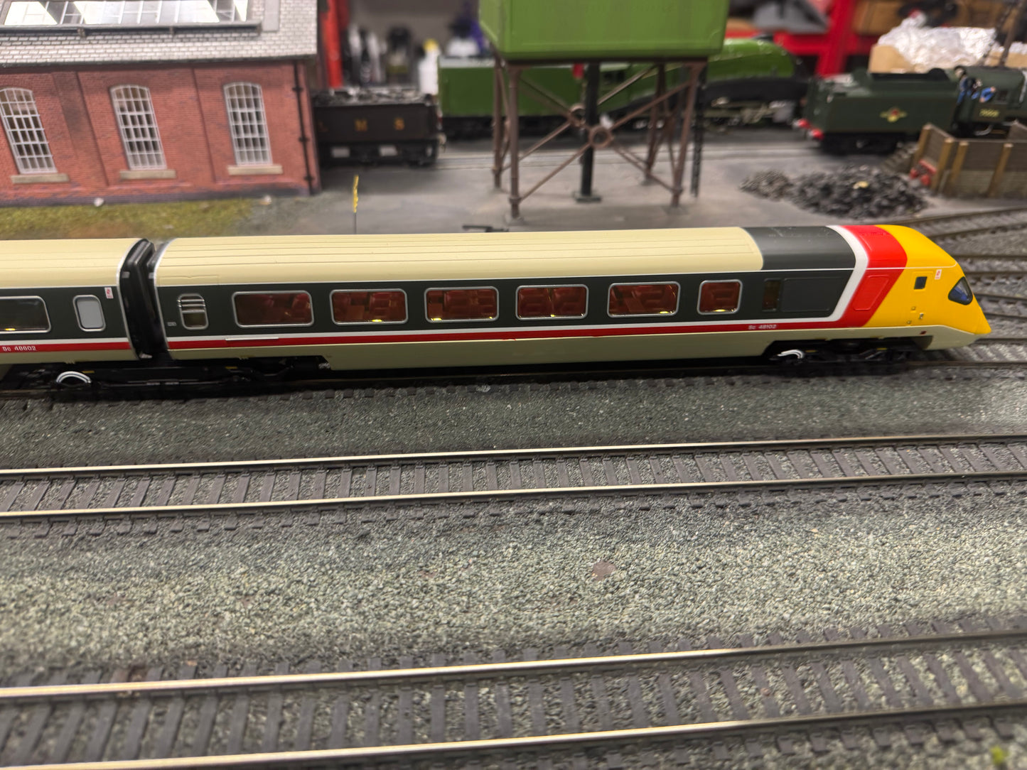 Hornby 30104 (OO) British Rail Class 370, Advanced Passenger Train No.370002 in BR Intercity livery, 5 car set. DCC Ready