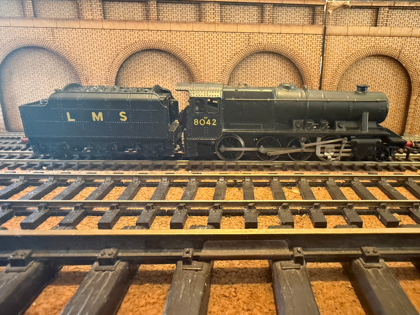 Wrenn R2225 (OO) London Midland & Scottish Railway ‘Stanier’ 8F No.8024 in LMS Unlined Black.