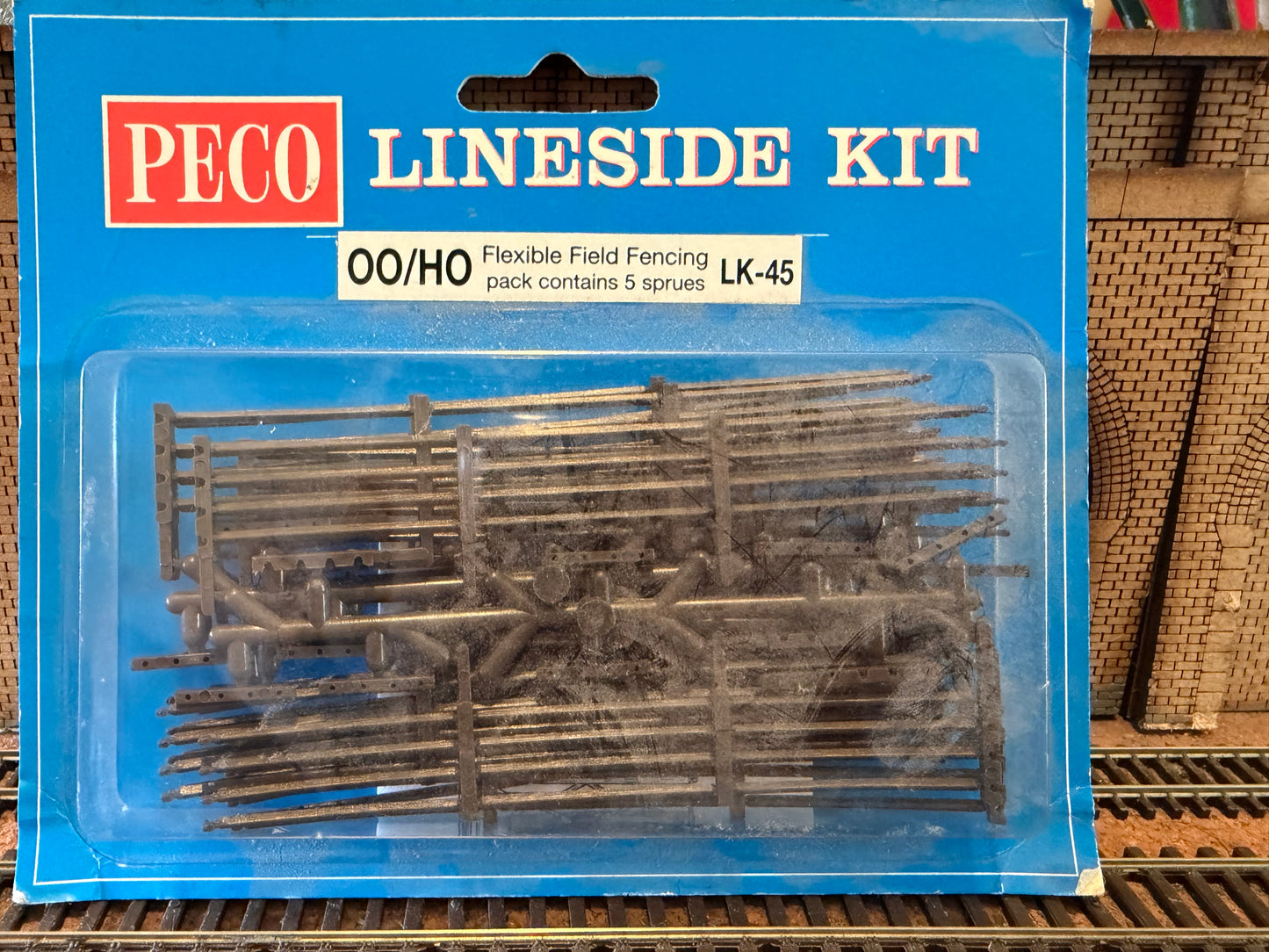 Peco LK-45 (OO/HO) Flexible Field Fencing Kit