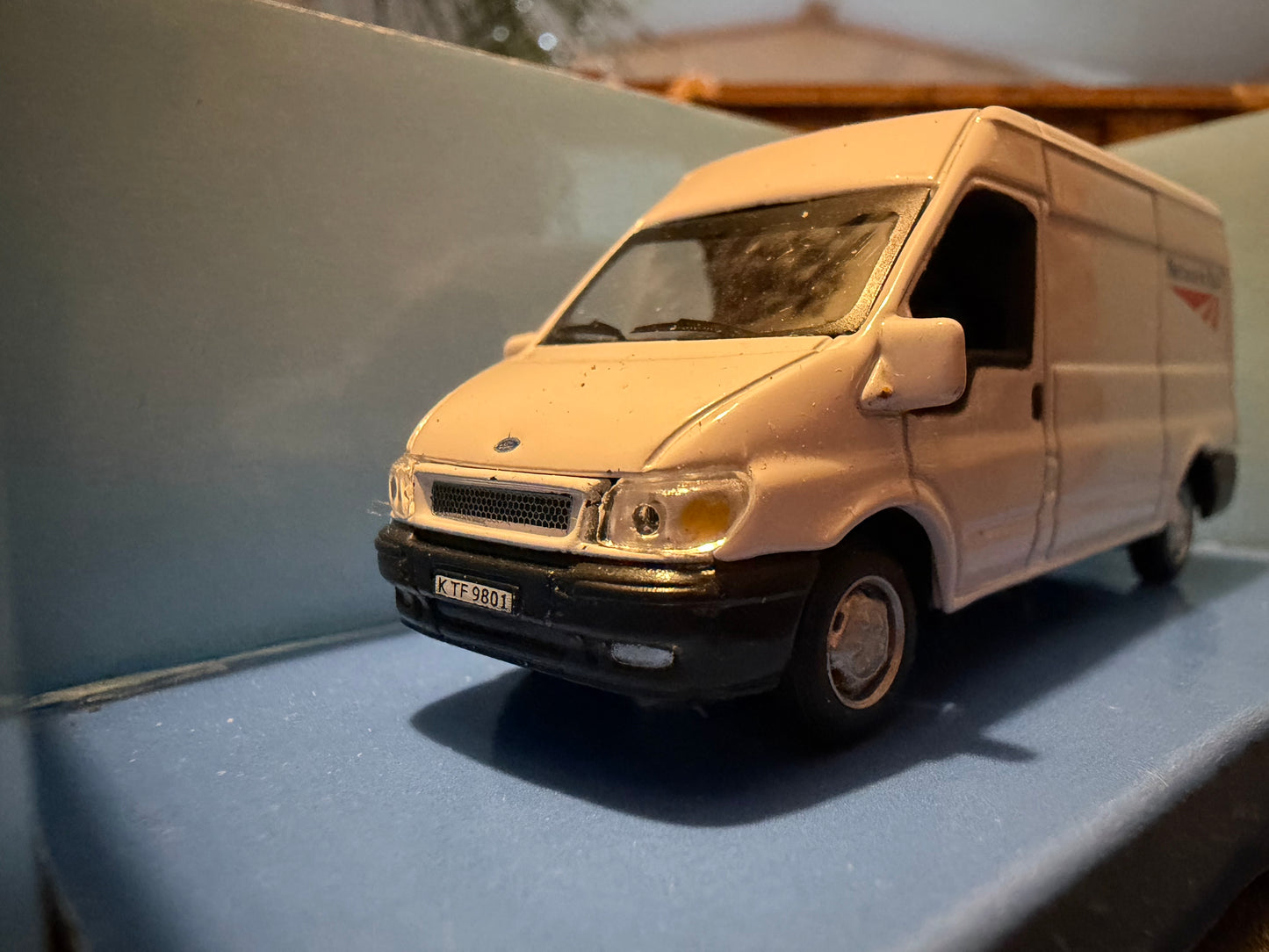 Cararama 192D/194D (1:72 Scale) Ford Transit MK6 in Network Rail Livery 